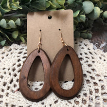 Load image into Gallery viewer, Wooden earrings
