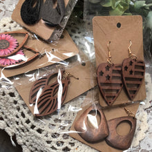 Load image into Gallery viewer, Wooden earrings
