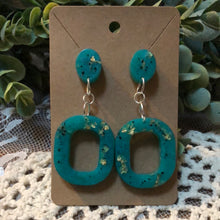 Load image into Gallery viewer, Resin shapes dangle earrings
