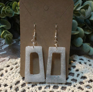 Resin shapes dangle earrings