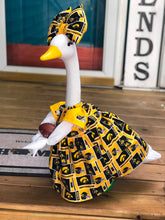 Load image into Gallery viewer, Iowa Hawkeyes Porch Goose Outfit 23"
