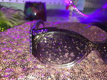 Load image into Gallery viewer, Rhinestone sunglasses. Purple
