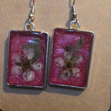 Load image into Gallery viewer, Shimmery pink and flowers earrings
